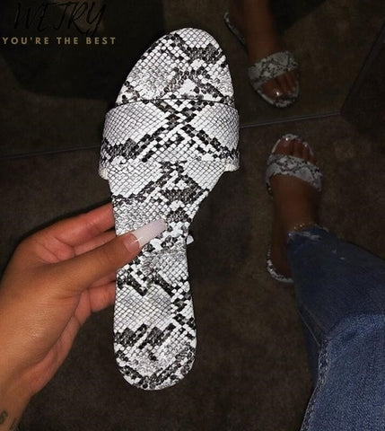 2019 Women Slippers Flip Flops Summer Women Crystal Diamond Bling Beach Slides Sandals Casual Shoes Slip On Slipper