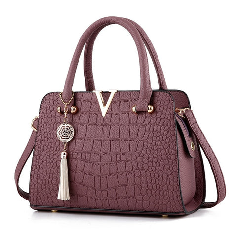 New Crocodile Pattern Women Bag Handbags Women Messenger Bags Crossbody Shoulder Bags Ladies Tassel Women Leather Handbags Hot